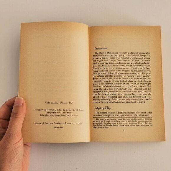 1961 Anthology of English Drama Before Shakespeare - Vintage School Book Reader - Picture 5 of 9